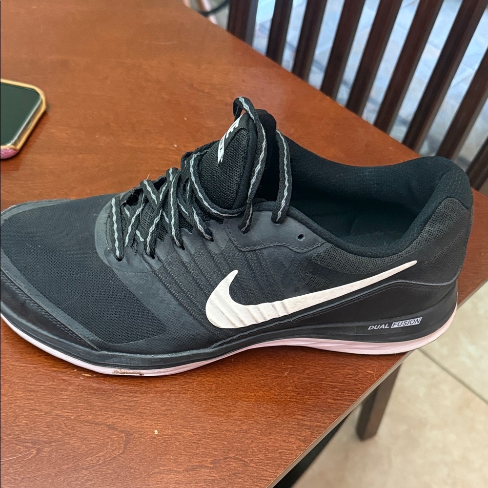 Nike Men’s Black and White Dual Fusion Running Shoe